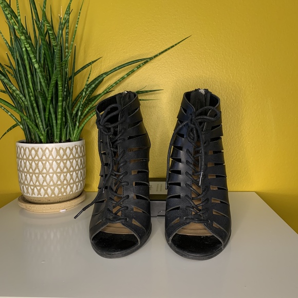 BLACK BLOCK HEELS - Picture 3 of 7